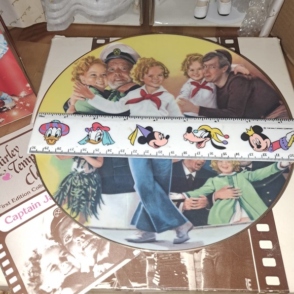 SHIRLET TEMPLE Collectors Pieces in Boxes 2 porcelain Dolls-Plate-VHS - Picture 3 of 10